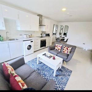 En-Suites Suites - Leeds City Retreat With Kitchenette- Lgi Hospital- Free 5G Wifi & Netflix- University - Contractors - Short Stays